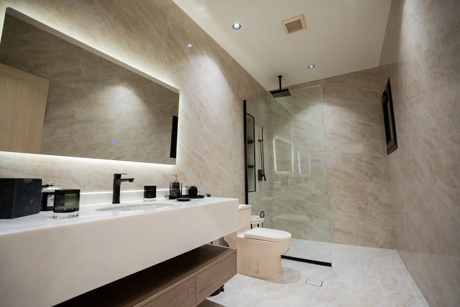 تفاصيل تجديد جناح غرفة النوم الرئيسية بالطراز الكلاسيكي الجديد