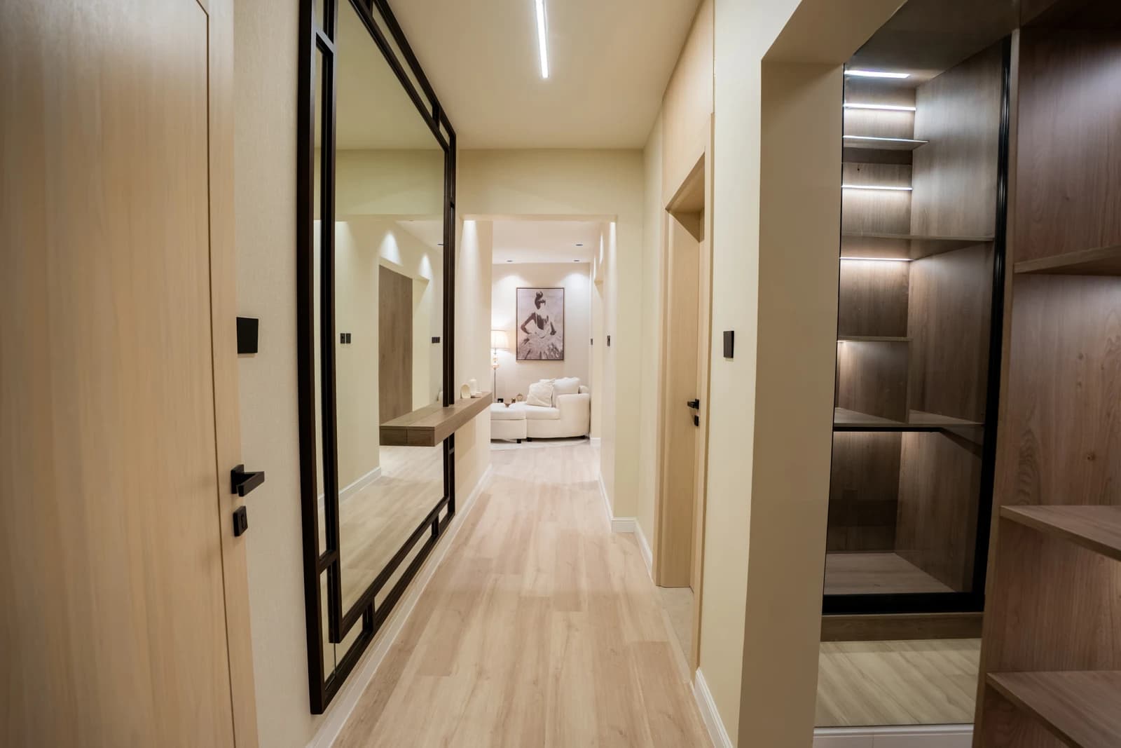 تفاصيل تجديد جناح غرفة النوم الرئيسية بالطراز الكلاسيكي الجديد