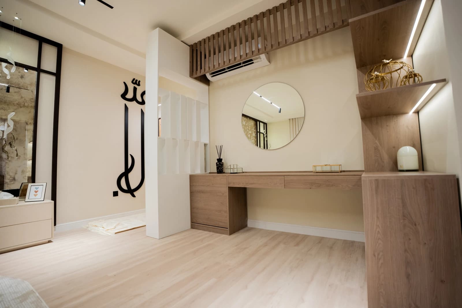 تفاصيل تجديد جناح غرفة النوم الرئيسية بالطراز الكلاسيكي الجديد